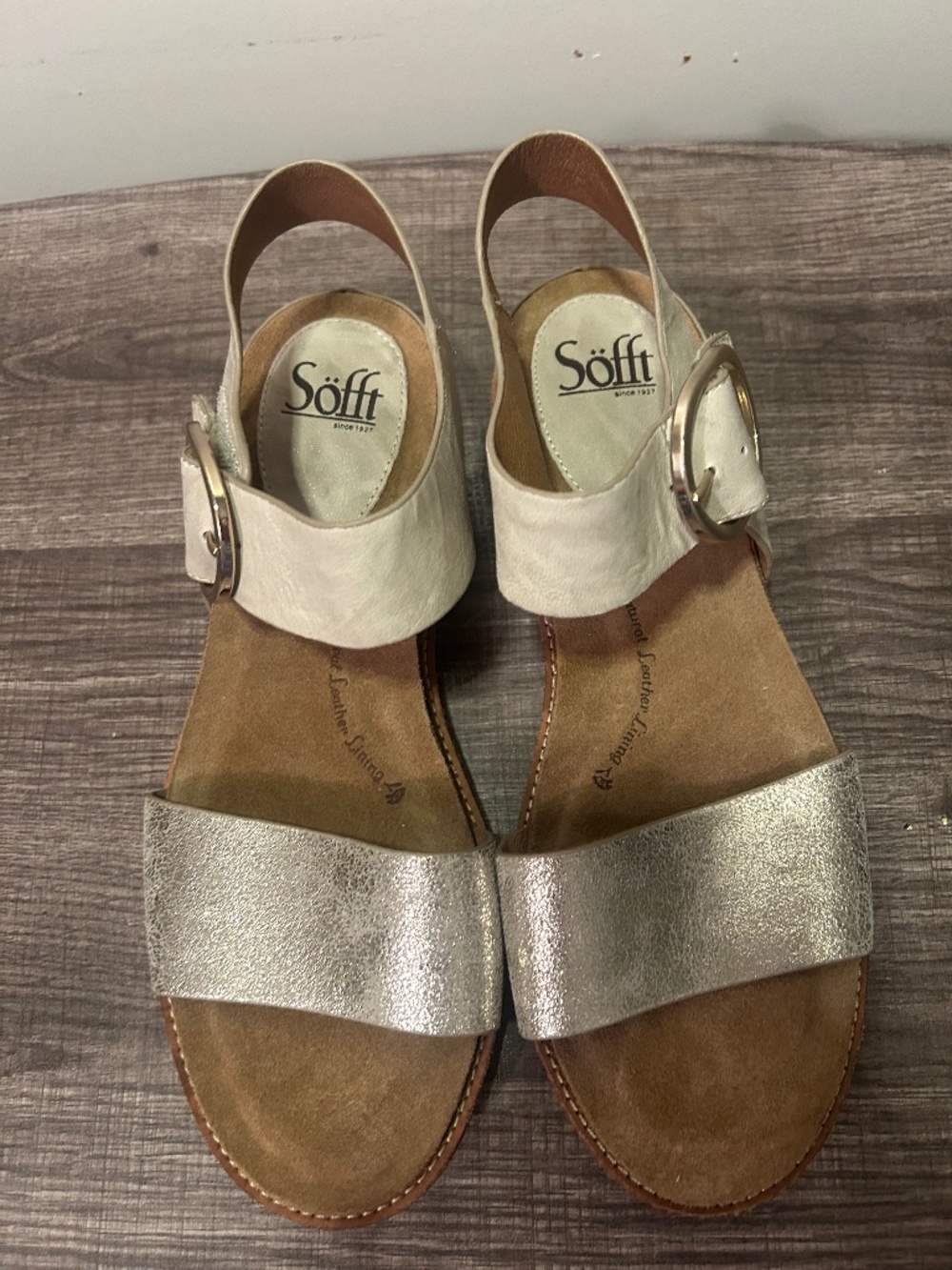 Sofft Elegant gold Buckle Sandals